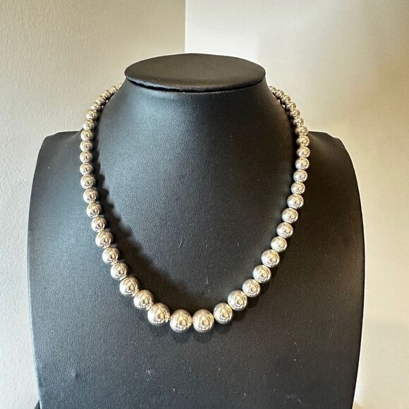 Authentic Tiffany & Co. Graduated Sterling silver ball necklace! - Picture 9 of 11